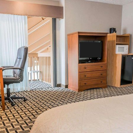 Quality Inn Grand Rapids North Walker Exteriör bild