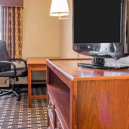 Quality Inn Grand Rapids North Walker Exteriör bild