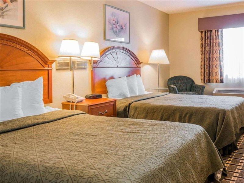 Quality Inn Grand Rapids North Walker Exteriör bild