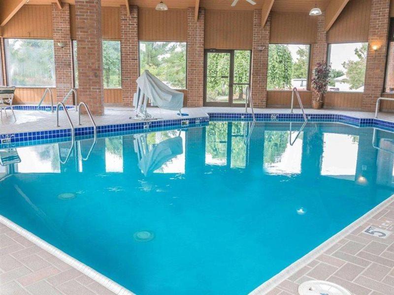 Quality Inn Grand Rapids North Walker Exteriör bild