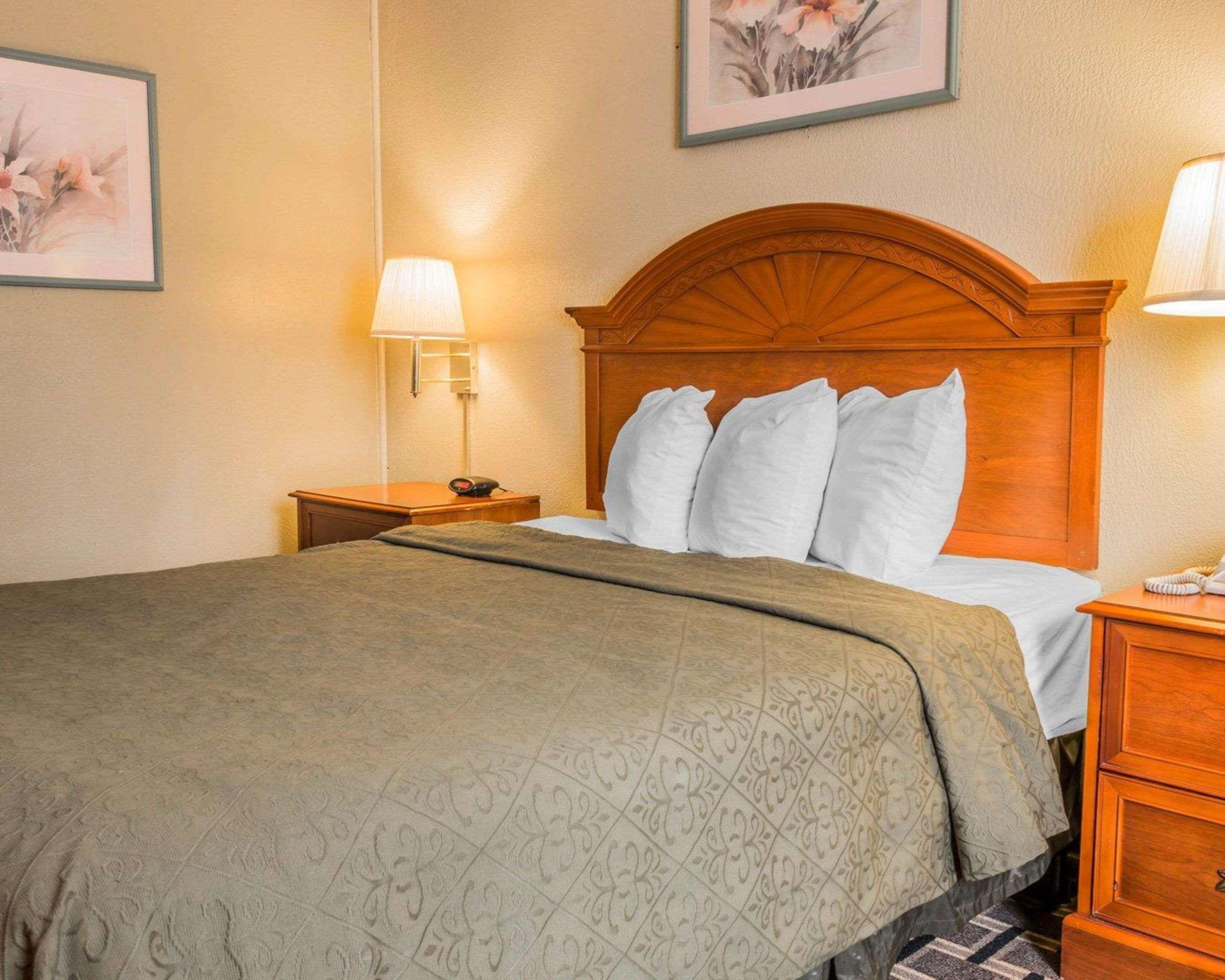 Quality Inn Grand Rapids North Walker Exteriör bild