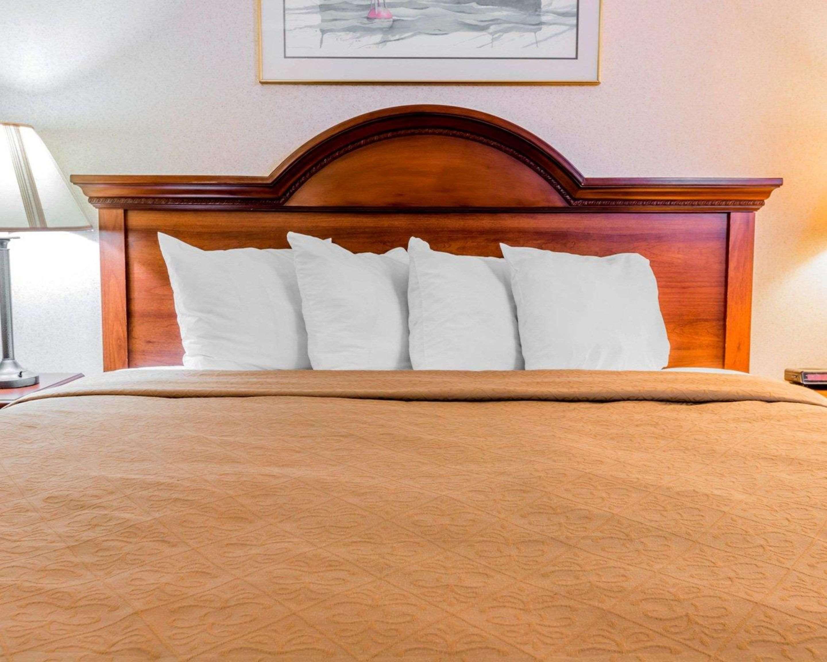 Quality Inn Grand Rapids North Walker Exteriör bild