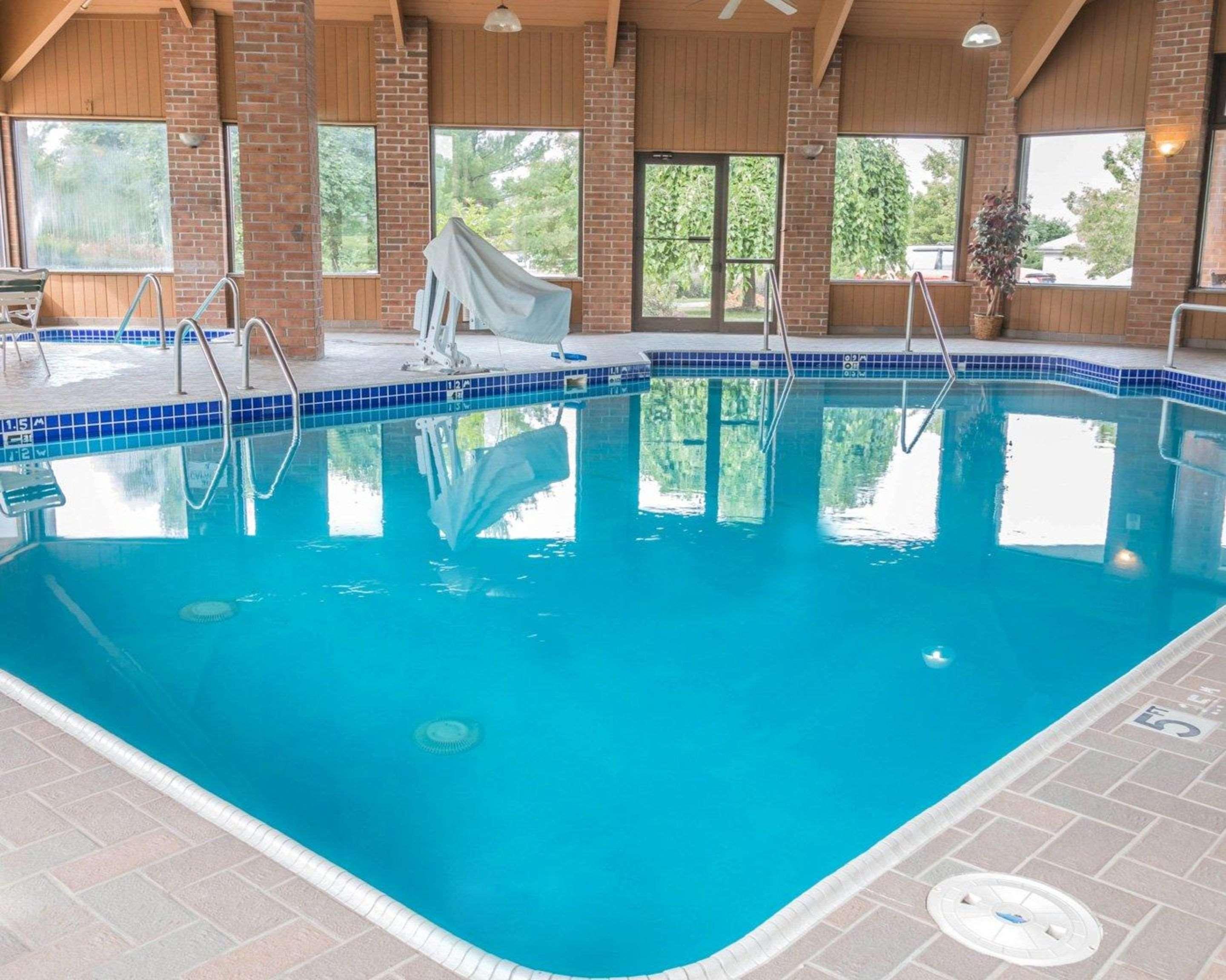 Quality Inn Grand Rapids North Walker Exteriör bild