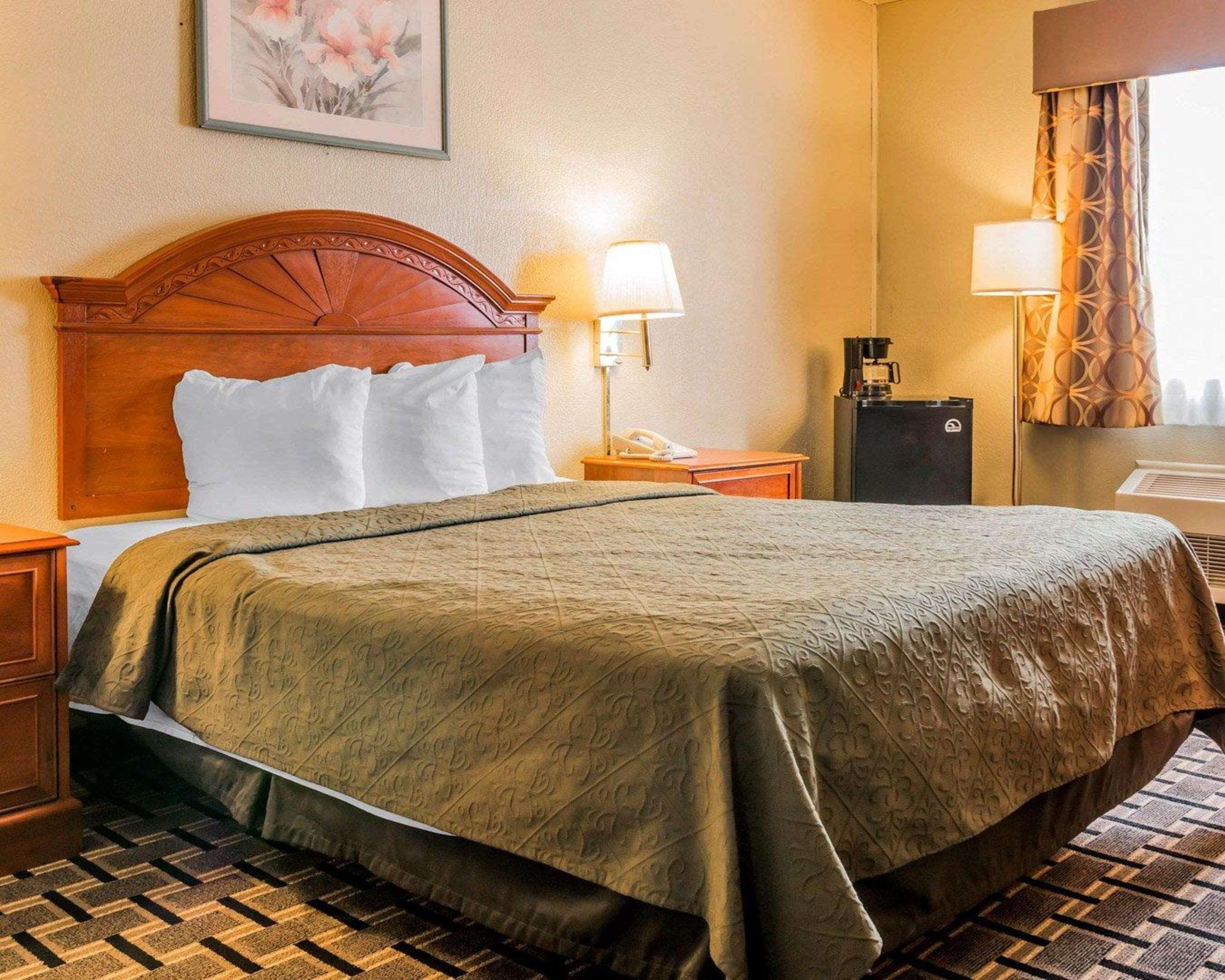 Quality Inn Grand Rapids North Walker Exteriör bild