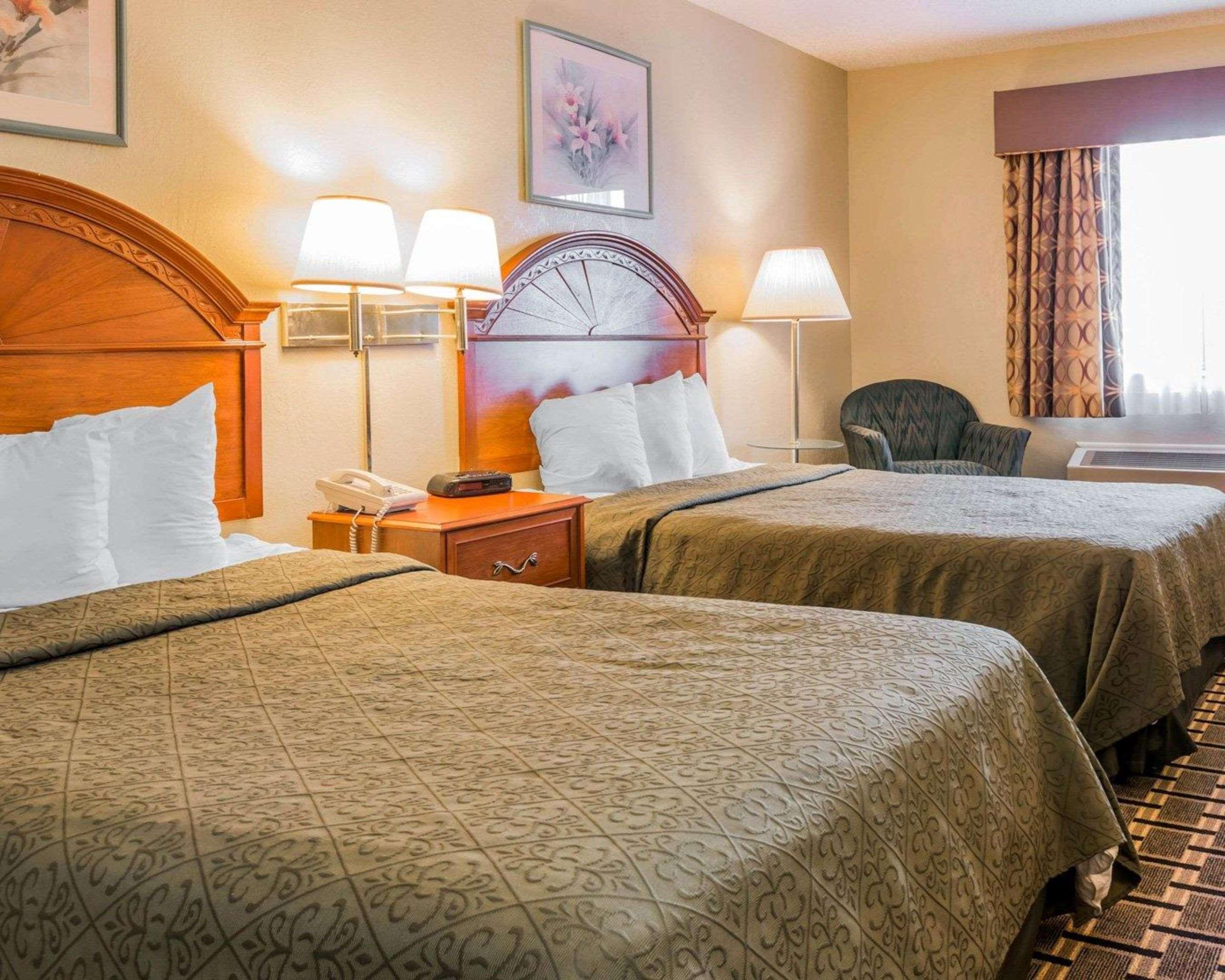Quality Inn Grand Rapids North Walker Exteriör bild
