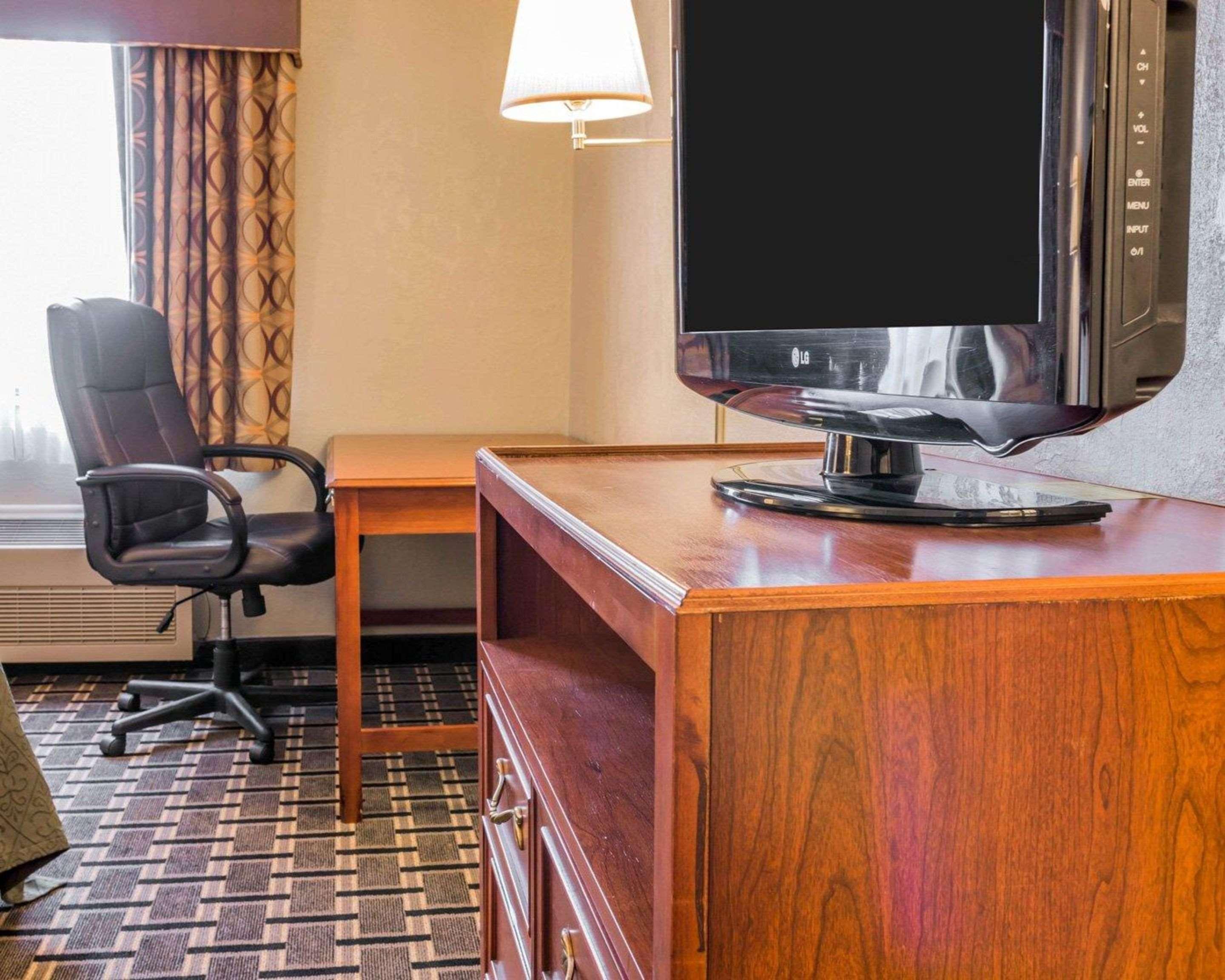 Quality Inn Grand Rapids North Walker Exteriör bild